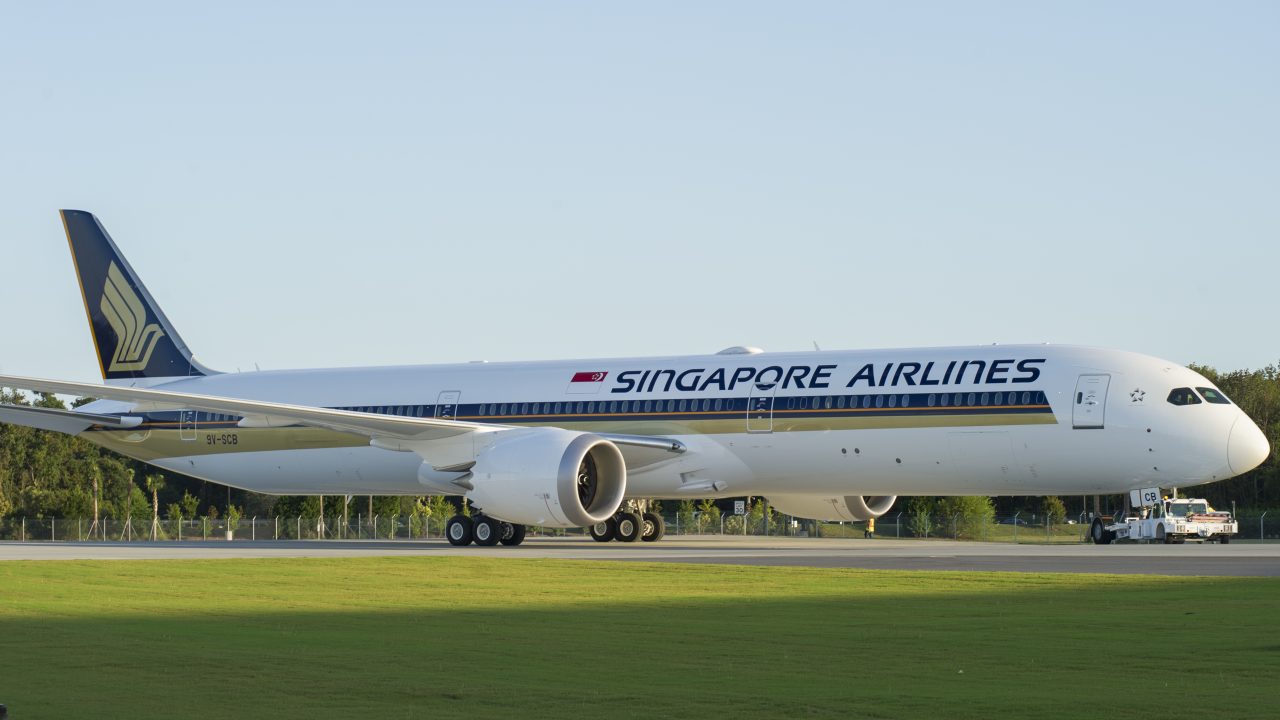 Singapore Airlines converts part of Boeing 78710 order to 7779